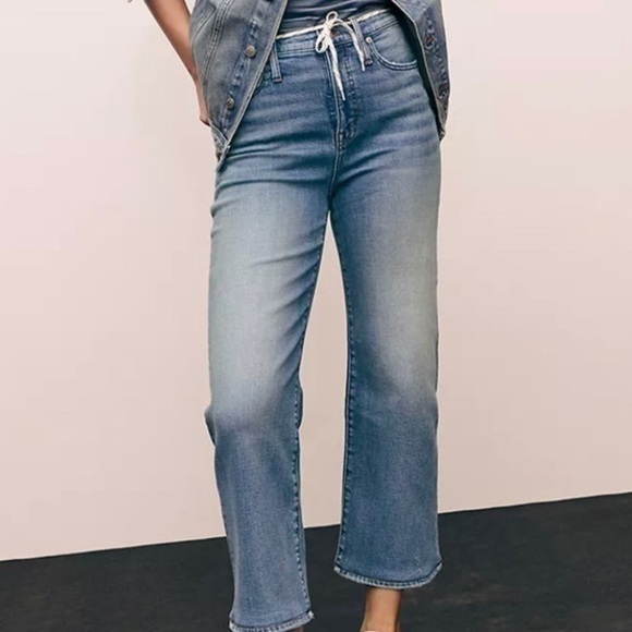 Madewell Petite Curvy Classic Straight Jeans in Meadowland Wash - Picture 4 of 10